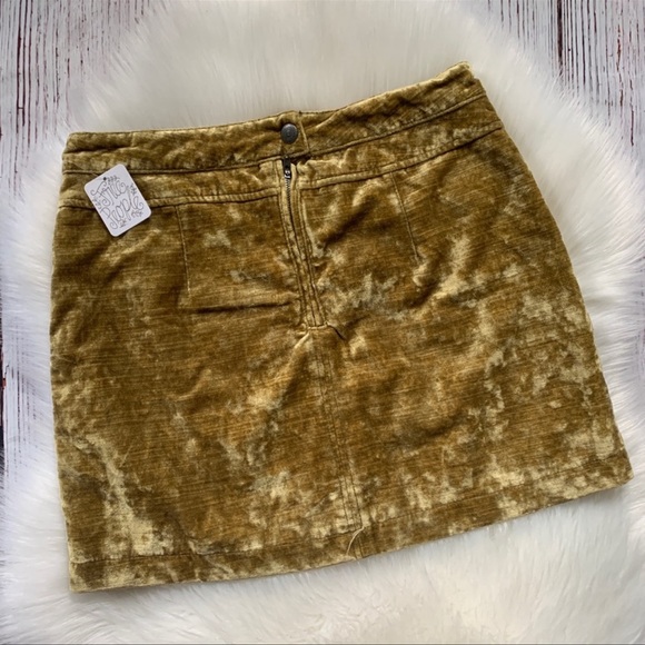NWT Free People Olive Velvet Mini Skirt Sz 8 - Picture 2 of 6
